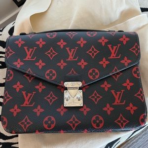 Louis Vuitton Pochette Métis infrarouge